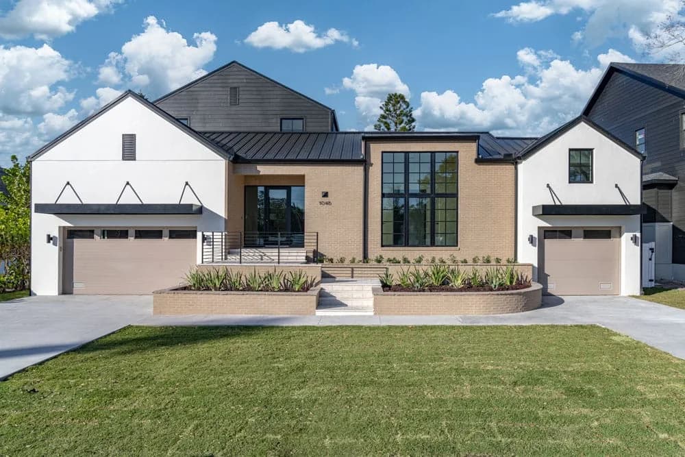 1046 Snell Isle custom home and front approach